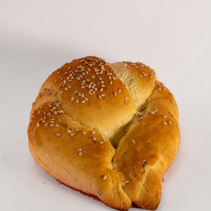 Pan de sal trenzado con ajonjolí